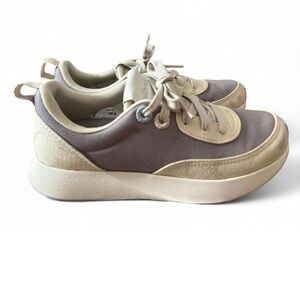 Allbirds Women's Gray and Cream Athletic Shoes